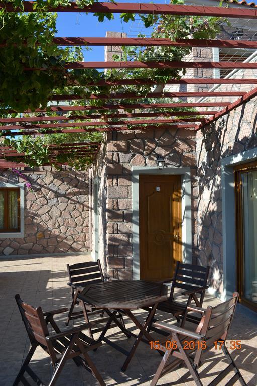 Molivos Castle Apartments Mythimna Exterior photo
