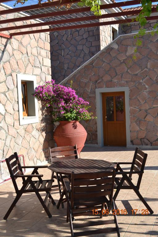 Molivos Castle Apartments Mythimna Exterior photo